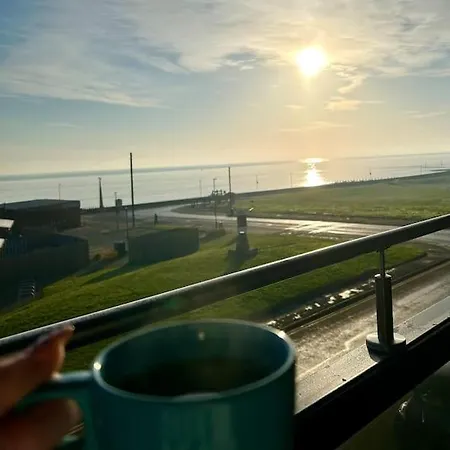 Driftwood - Hornsea Town House With Sea Views And Balconies Vila Exterior foto