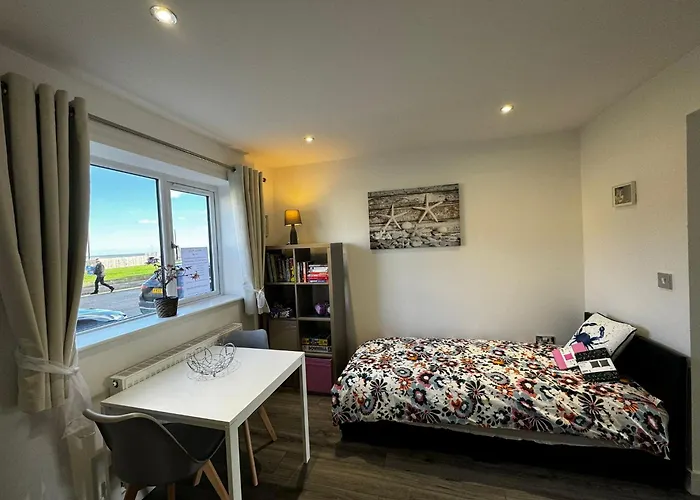 Driftwood - Hornsea Town House With Sea Views And Balconies